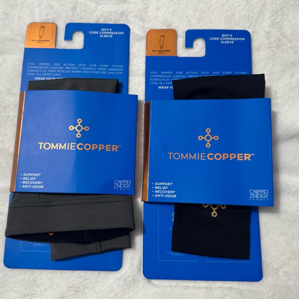 Lot of 2 Tommie Copper Kids Full Arm Compression Sleeves 1 Black & 1 Gray Size S